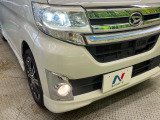 【LEDヘッドライト】悪天候や夜間走行時も良好な視界を確保し安心して運転できる高輝度LEDヘッドライトを装備!点灯速度が早く、消費電力も抑えられています。