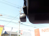 安心・安全なカーライフに必須のドライブレコーダーを装備 走行中はもちろん、アオリ運転や事故に遭遇した際の状況も映像で記録し万が一のリスクに備えます