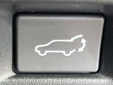 【パワーバックドア】スマートキーや運転席のボタンを押すだけでリアゲートが自動で開閉します!荷物を持っている時や、高い位置にあるバックドアを閉める際に便利な機能です♪