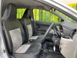 運転席シート廻りは使用感も少なく、良好な状態となっています。前オーナー様が丁寧に使っていたことがよくわかりますね。