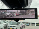 【インテリジェントルームミラー】バックドアについてますカメラと連動して、後方の映像がルームミラーに映ります。