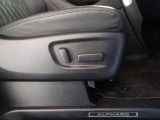 パワーシート搭載。微妙な調整が手軽にでき、ピッタリのポジションで運転することが可能です。