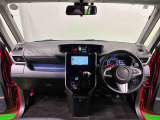 見易い計器類と運転し易いドライビングポジションは、視角も少なく前方&左右の見切りが良く運転し易いクルマです。ブラック基調のインテリアが洗練された空間を演出してくれます。