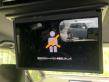【14型有機ELフリップダウン】三列目からでも迫力のエンタメが観れる大画面フリップダウン。有機ELのモニターでは、一般的なフリップダウンよりも高コントラストでキレイな映像を楽しめます。