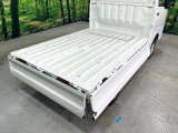 積み下ろしのしやすいデッキにはたっぷりと荷物を積み込んでいただけます。遊びから仕事まで、様々なシーンで頼れます♪