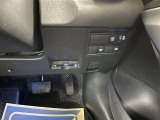 青色発光で夜間も見やすく、落ち着いて運転に集中できます♪ クールな車内空間も演出できて、素敵ですね☆