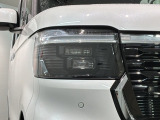 LEDヘッドライトは、点灯の瞬間から最大光量を発揮し、突然暗くなるトンネルなどでの安定感を高めます。