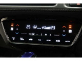 運転席と助手席の温度設定の変更が可能な左右独立タイプのデュアルエアコンです♪♪♪暑がりな人・寒がりな人も誰もが車内を快適にお過ごしいただけます♪♪♪