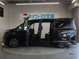両側パワースライドドア付きだから、狭い駐車スペースなどでの 乗り降りラクラク!小さなお子さまのいるご家庭には嬉しい装備。