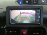 車両後方の映像を映すバックモニター。進路を確認しながら安全に車庫入れできます。