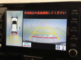 後方の見える安心をお届けするバックガイドモニター付:バックするときのアシストラインもあって楽々バック!車庫入れや縦列駐車をサポートし、苦手な駐車も安心です!今やもう手放せない装備ですネ♪