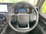 インテリアに合わせたデザインのステアリングは、運転される方のことも考え、運転しやすい形状、大きさです。是非一度、実際に触ってお確かめください。