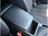 Audi正規ディーラーが高品質をお約束。高度な訓練・教育を受けたAudi専任メカニックが、100項目にもおよぶ精密な点検を実施。すべてクリアしたAudi車だけ、あなたのお手元に届けられるのです