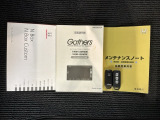 スマートキーは鍵をバッグに入れたままでもドアロックの開閉やエンジンのON・OFFができます。夜間や雨の日も鍵を探さなくて良いので便利です。