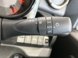 【オートライト】周りの明るさに応じて自動でヘッドライトの点灯・消灯ができる機能です!ライトの付け忘れ・消し忘れなどが無くなり、雨の日や夕方の走行も安心!トンネル通過時も便利ですね♪