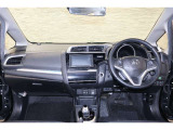 操作性に優れた運転席となります!小物入れや各ボタンの配置にこだわり、使いやすいです!座り心地もよく視認性も良好なのでロングドライブもお任せ下さい!