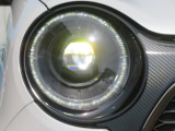 切れにくく明るいLEDヘッドライト装備