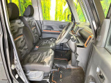 運転席シート廻りは使用感も少なく、良好な状態となっています。丁寧に使われていたことがよくわかりますね。