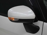 サイドターンランプ付きドアミラー。車両のドレスアップと右左折時の被視認性を兼ね備えたお洒落なミラーです。