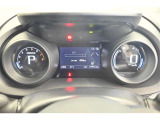 メーター周りは見やすく配置されており、運転に必要な情報をスムーズに把握できます。初めてお乗りになる方にも扱いやすい1台です。