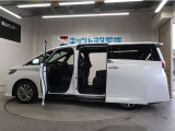 両側パワースライドドア付きだから、狭い駐車スペースなどでの 乗り降りラクラク!小さなお子さまのいるご家庭には嬉しい装備。