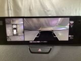 狭い場所での駐車やすれ違いなどでより的確な運転操作に役立つ360&deg;ビューモニターが装備されています。