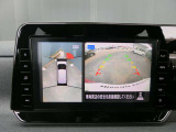 【アラウンドビューモニター】このように真上から見下ろしたような映像が映し出されるため駐車やバックが苦手な方でも安心して行うことが可能となります!!