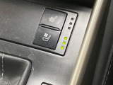 【シートベンチレーション】夏場は涼しい風でお尻や背中の熱やムレを防ぎ、冬はエアコンよりも早く温まってポカポカに!季節を問わず快適に過ごせます。