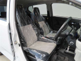 サンバイザーにはバニティーミラー付いてます。