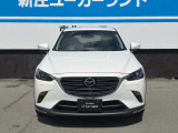 凛とした表情のフロントマスクが、自信に満ちた走りを感じさせます。The dignified front face inspires confident driving.