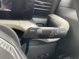 LEDオ-トライト・ハイビームアシスト機能付です。前方検知用カメラで、先行車や対向車のライト、道路状況・道路周辺の明るさを検知し、前方の視界を確保し手動で切り替えるわずらわしさを軽減します。
