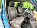 運転席まわりには十分なスペースがあり、大柄な方でもゆったり運転していただける環境です。