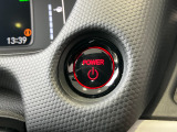 ホンダセンシング装着車となっております。衝突軽減ブレーキ、誤発進抑制機能、歩行者事故低減ステアリング、路外逸脱抑制機能、アダプティブクルーズコントロール、車線維持支援システム他、安全運転を幅広く支援。