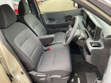 運転席まわりです。実際に座ってみて、乗り心地を体験してみてください,視界も良好です