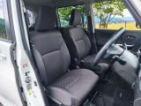 運転席のシートはホールド性に優れ疲れませんよ!