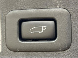 【パワーバックドア】スマートキーや運転席のボタンを押すだけでリアゲートが自動で開閉します!荷物を持っている時や、高い位置にあるバックドアを閉める際に便利な機能です♪