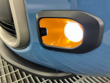 暗闇でも前方をくっきりと照らしてくれるライトです。夜の運転でも安心ですね。