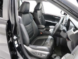 パワーシート搭載。微妙な調整が手軽にでき、適切なポジションで運転することが可能です。