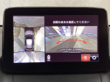 狭い場所での駐車やすれ違いなどでより的確な運転操作に役立つ360&deg;ビューモニターが装備されています。