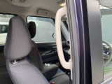 【乗降用グリップ】ルークスは低床フロアで乗降しやすいお車です。が、お子様やご年配の方で乗降しづらい時がある時は、大型で掴みやすいこのグリップをご利用頂くと便利です。