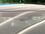 【アイサイトVer3】前方の車両等を検知し、衝突しそうな時は警報で注意を促し、ブレーキを踏む力をサポート。ブレーキを踏めなかった場合は衝突被害軽減ブレーキが作動、衝突回避をサポートします。