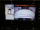 パノラミックビューモニター付きです。車両を上から見たような映像をディスプレイオーディオ画面に表示。運転席からの目視だけでは見にくい、車両周辺の状況をリアルタイムでしっかり確認できます。