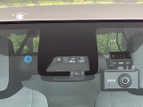 【トヨタセーフティセンス】走行中に前方の車両等を認識し、衝突しそうな時は警報とブレーキで衝突回避と被害軽減をアシスト。より安全にドライブをお楽しみいただけます。