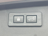 【パワーバックドア】スマートキーや運転席のボタンを押すだけでリアゲートが自動で開閉します!荷物を持っている時や、高い位置にあるバックドアを閉める際に便利な機能です♪