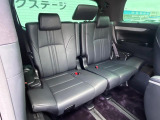 3列目シートはもちろん状態良好☆大人でもゆったりと座って頂けますので、大人数でのお出かけもラクラクです♪ご家族で、気の知れた仲間で、ドライブに行くのが楽しみですね♪