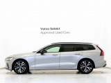 スポーティなスタイルと走りが際立つスウェディッシュ・エステート、特別仕様車V60 Ultimate B4 Dark Editionです。