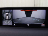 上から車両を見下ろしたような映像をナビゲーション画面に表示する「パノラミックビューモニター(左右確認サポート付)」も搭載しています。