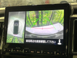 【マルチアラウンドモニター】専用のカメラにより、上から見下ろしたような視点で360度クルマの周囲を確認することができます☆死角部分も確認しやすく、狭い場所での切り返しや駐車もスムーズに行えます。