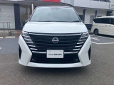しっかりとしたフロント周りに大きなフロントガラスで見通しも良いですよ!