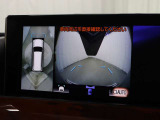 上から車両を見下ろしたような映像をナビゲーション画面に表示するパノラミックビューモニターを搭載しています。